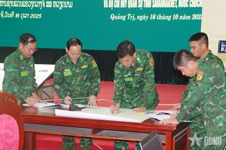 Vietnamese and Lao units conduct joint exercise on preventing illegal migration and cross-border movements